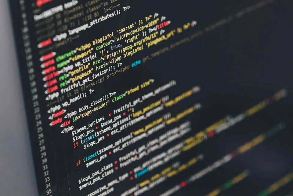 Team am Code, symbolisch für Relaunch und Neuaufbau